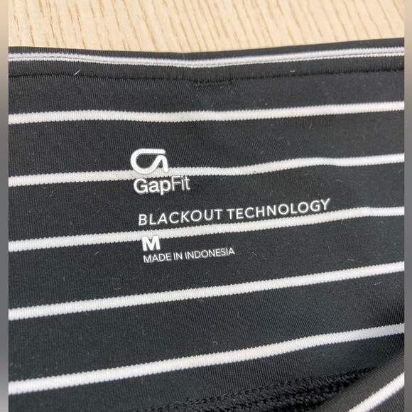 GAPFit sz Medium Striped Cropped Blackout Legging - Picture 5 of 5